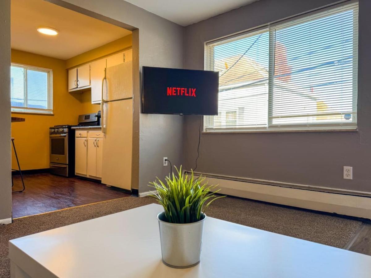 4 With 4 Bedrooms And Parking Wifi Apartment Pittsburgh
